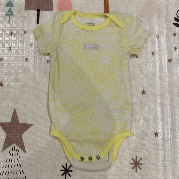 3 to 6 months Calvin Klein Baby Girl Clothes Onesies - Picture 6 of 7